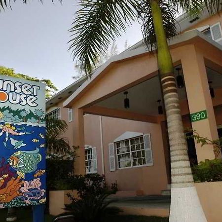 ホテル Sunset House ジョージ・タウン エクステリア 写真